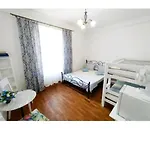 Guest House Izola אכסניה *
