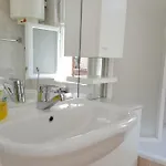 Guest House Izola אכסניה איזולה
