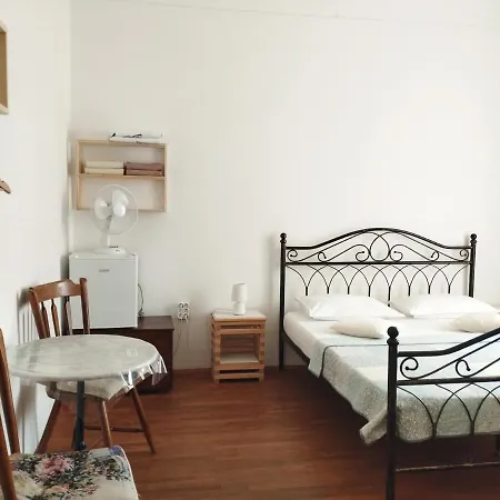 بيت شباب Guest House Izola *