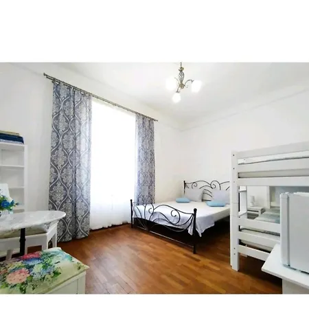 بيت شباب Guest House Izola *