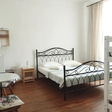 بيت شباب Guest House Izola