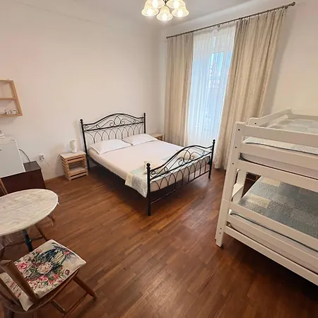 بيت شباب Guest House Izola
