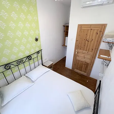 Guest House Izola بيت شباب إيزولا