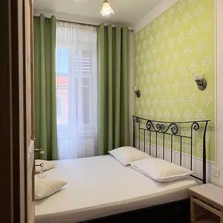 Guest House Izola بيت شباب