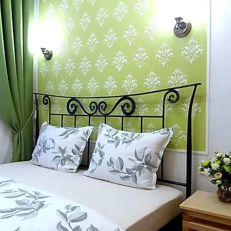 Guest House Izola Hostel *
