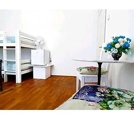 Guest House Izola Hostel