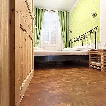 Guest House Izola Hostel *