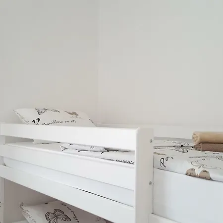 بيت شباب Guest House Izola