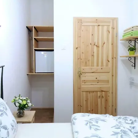 بيت شباب Guest House Izola