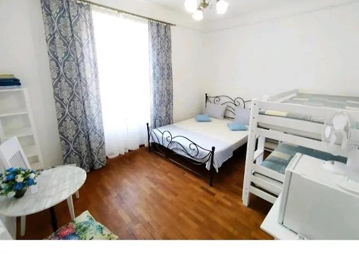 Guest House Izola Hostel *