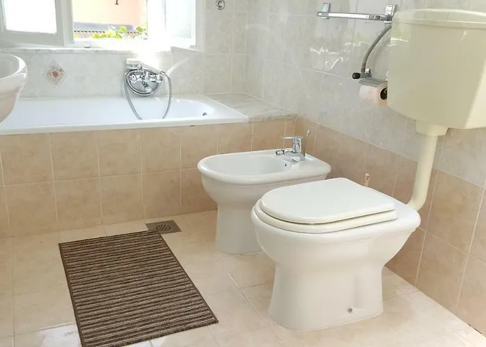 Guest House Izola Hostel *